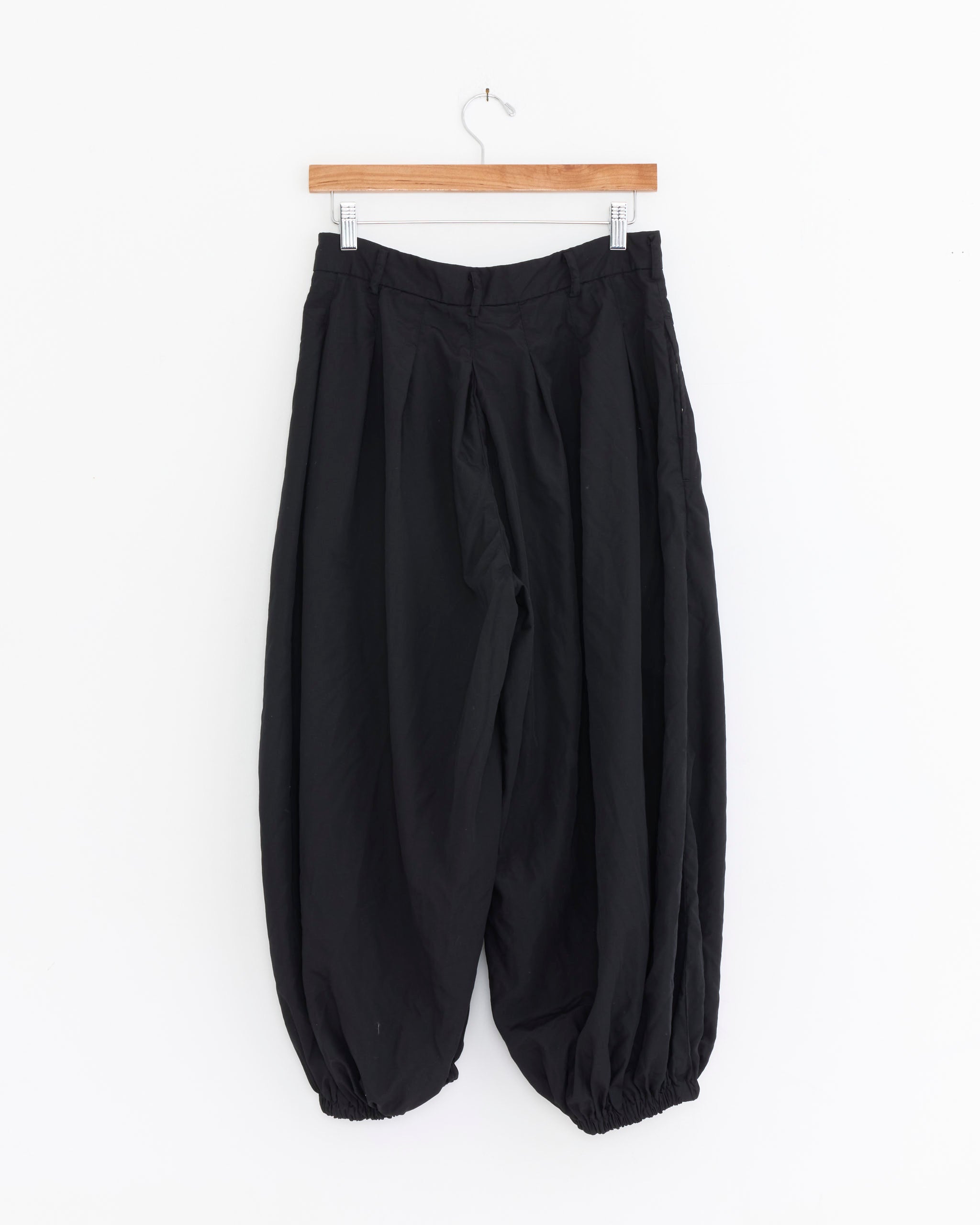 P006 Pant in Black